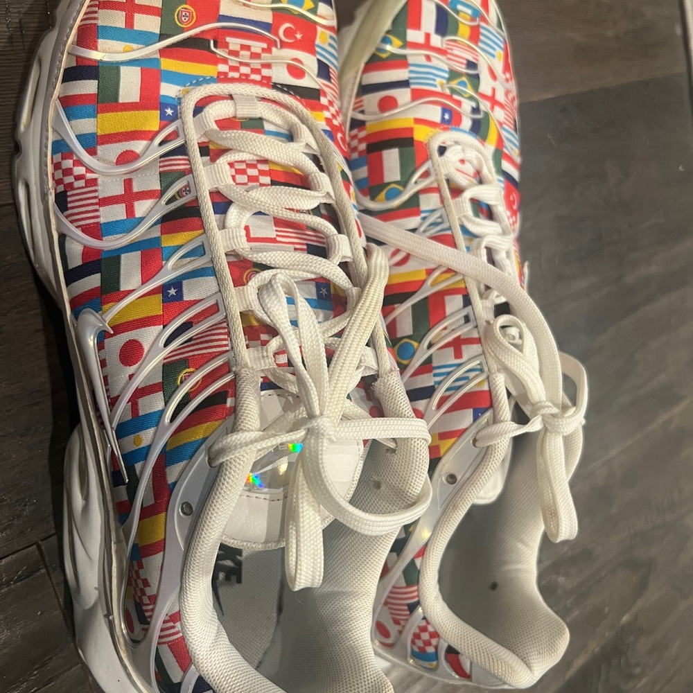 Nike Air Max Plus 'International Flag' AO5117-100 Shoes